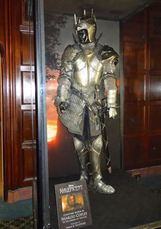 Hollywood Movie Costumes and Props 10 Heroes and villains costume