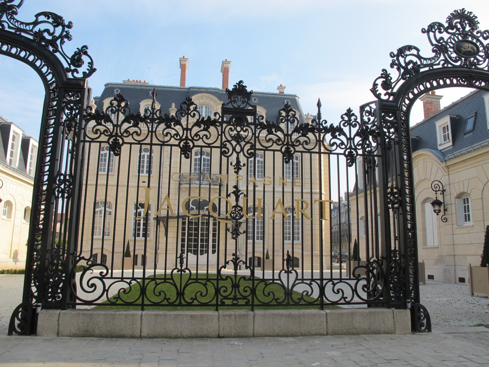 The tasty side to life Veuve Clicquot vs. Mumm Champagne Tour, Reims