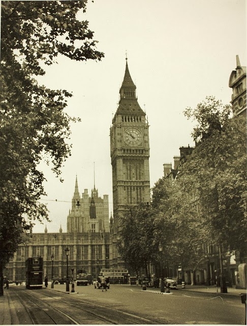 Check Out What Palace of Westminster Looked Like  in 1943 