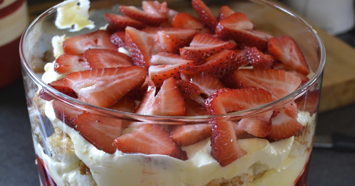 Strawberry Shortcake Trifle | 3 SmartPoints