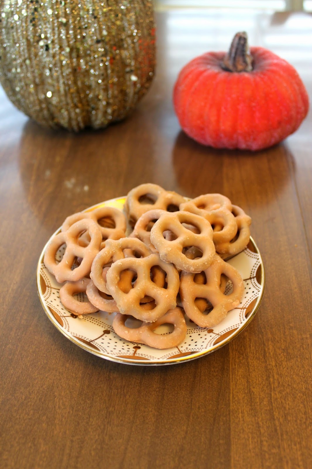 Fun with the Fullwoods {Easy as Pie} Pumpkin Spice Pretzels