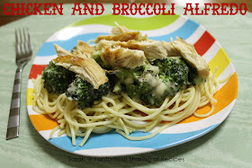 Chicken & Broccoli Alfredo - classic alfredo with a twist: yogurt instead of heavy cream! #alfredo #broccoli #chicken #pasta