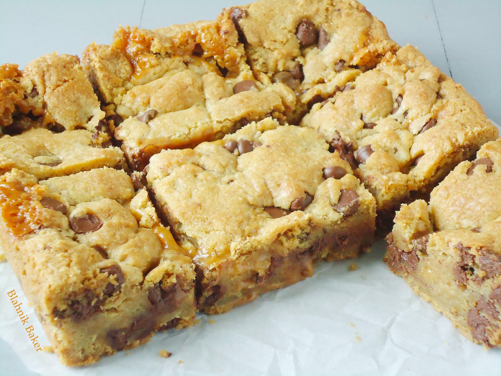 Easy Salted Caramel Chocolate Chip Cookie Bars