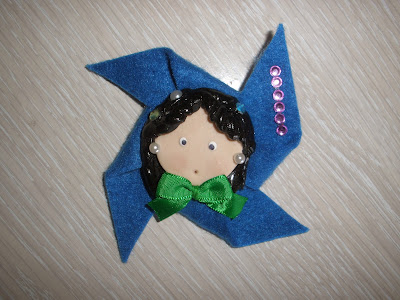 broche de fimo y fieltro