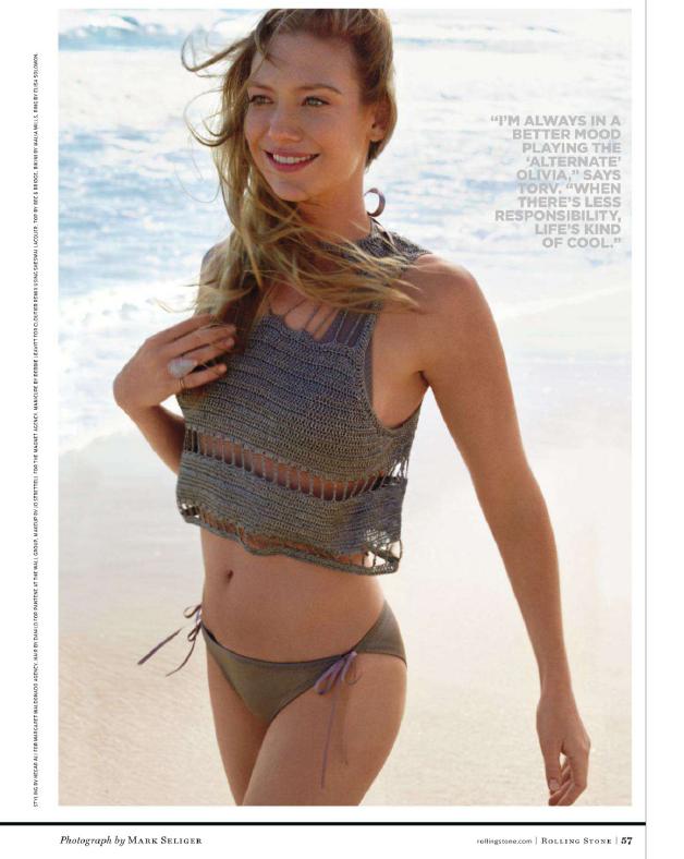 Anna Torv pose en maillot de ba...