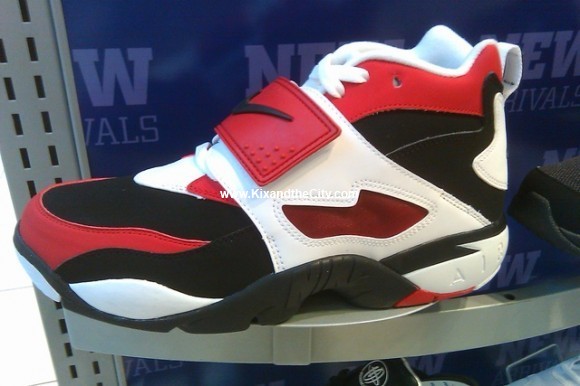 TRS Blog: Nike Air Max Diamond Turf Red Black White First Look