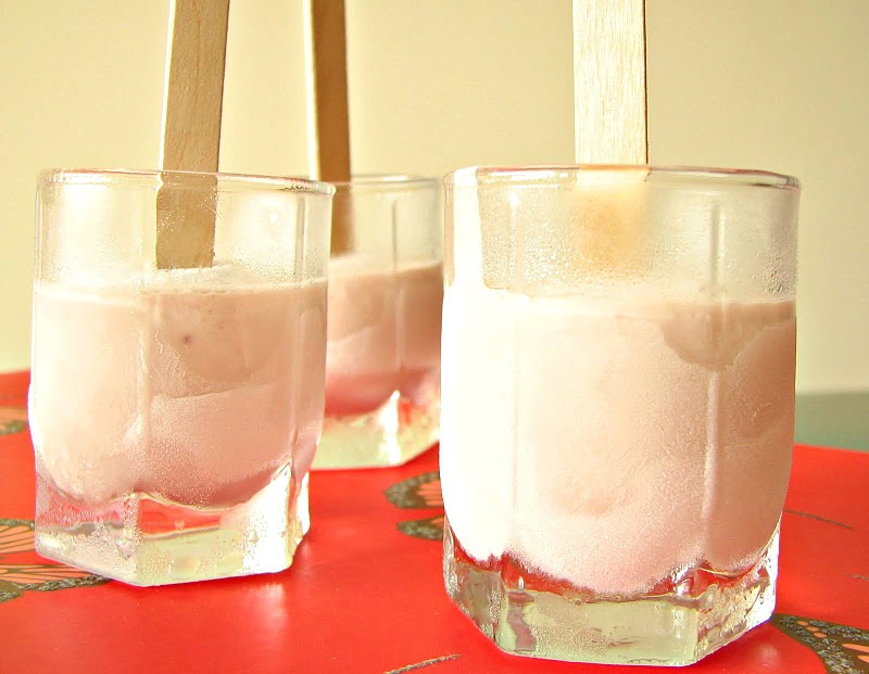 Strawberry yogurt pops