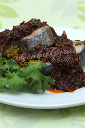 Secubit Garam Ikan Tongkol Panggang Bersambal Tomyam