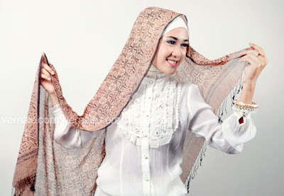  Cara Memakai Jilbab Pashima Praktis Untuk Kerja | Blog Hijabers