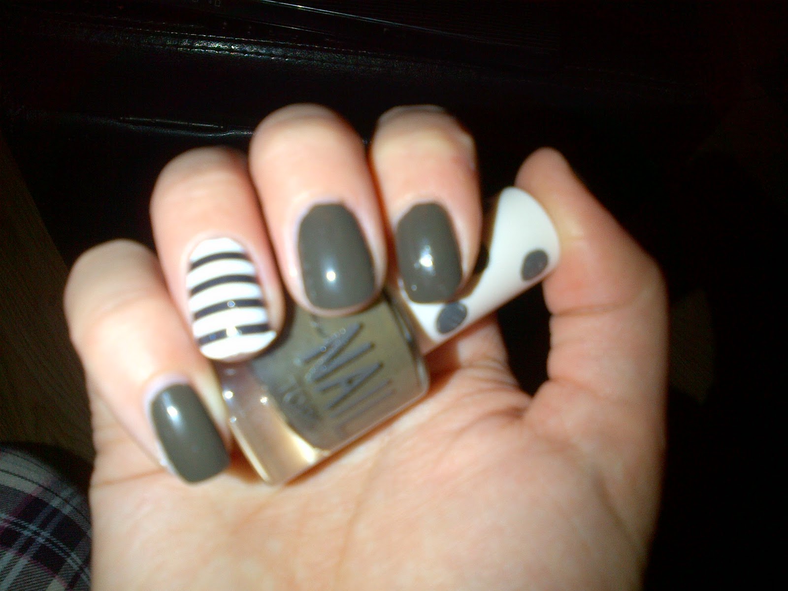 about my Nail of The Day and a mini-review of Nail Rock nail wraps
