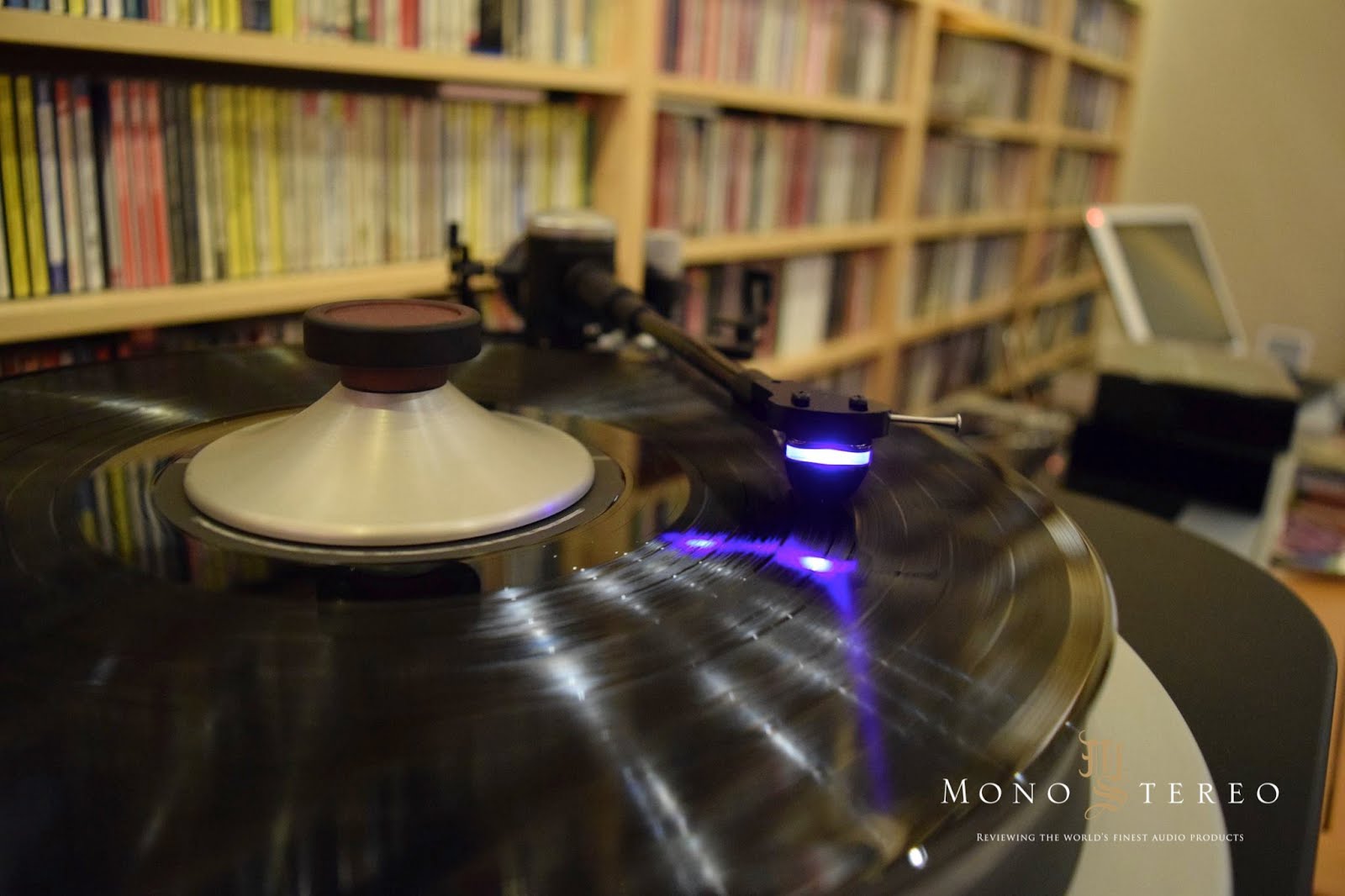 Mono and Stereo HighEnd Audio Magazine Japanese mighty audiophile system