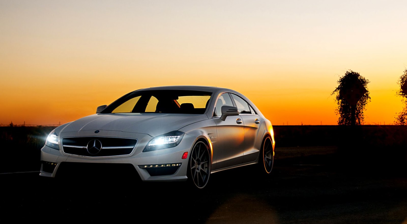 Mercedes Benz CLS Wallpaper Mercedes Benz CLS Wallpaper