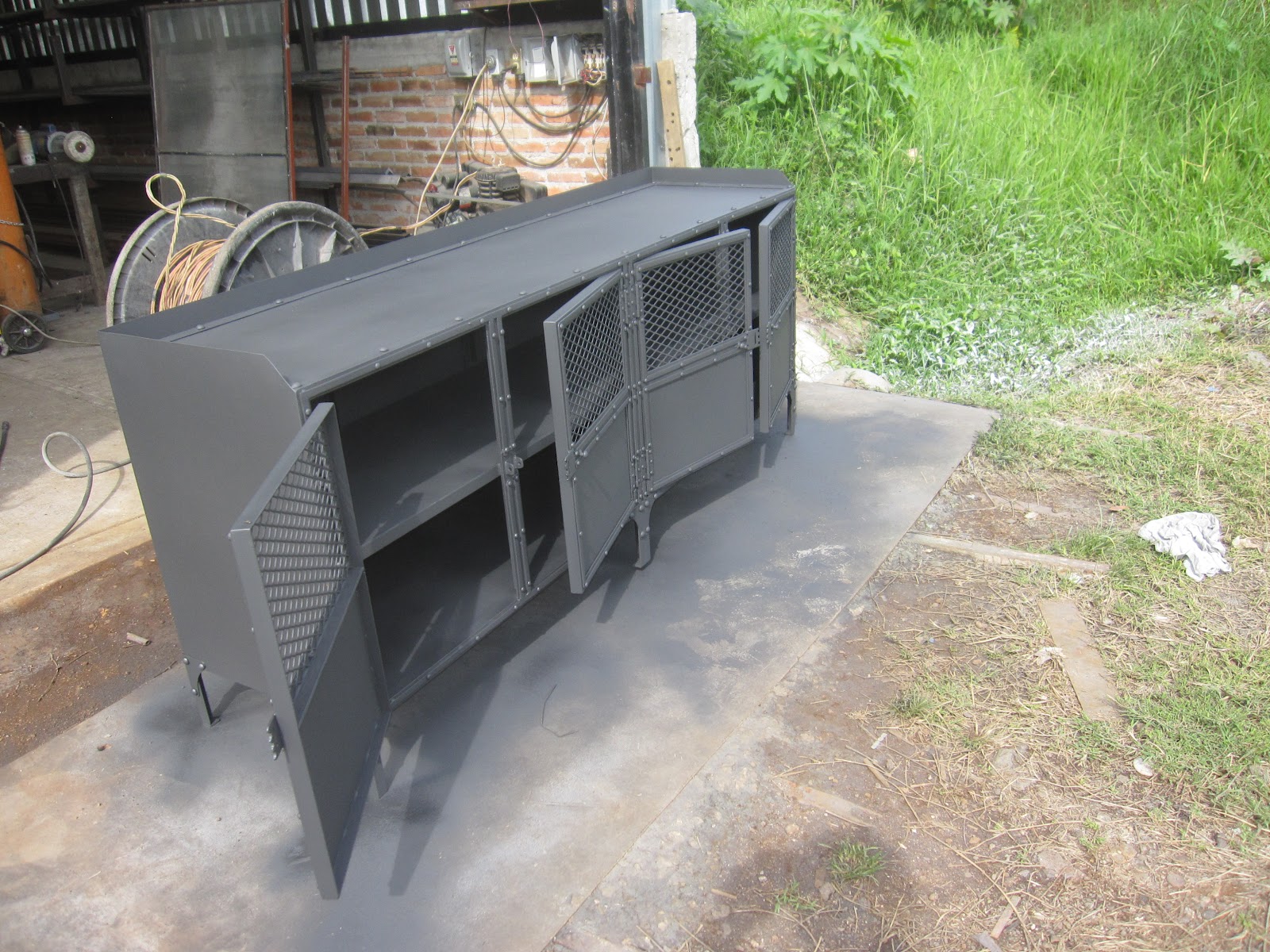 Madera y Hierro Muebles