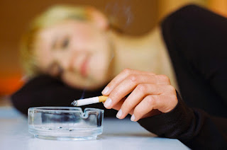 Uma pesquisa feita por cientistas noruegueses sugere que mulheres fumantes têm mais risco de desenvolver câncer de intestino que homens fumantes - http://www.mais24hrs.blogspot.com.br