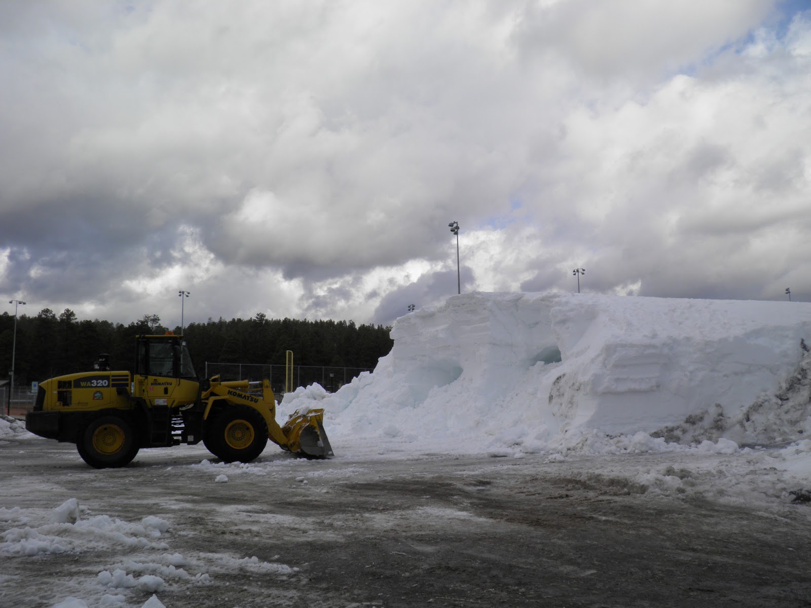 walking flagstaff downtown flagstaff snow pile this weekend