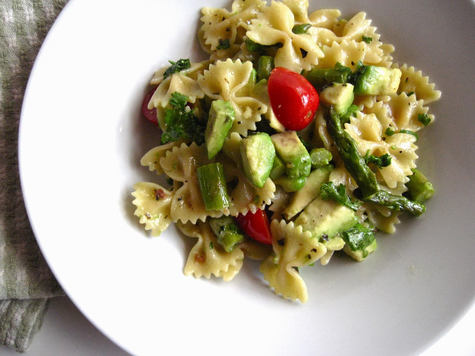she's in the kitchen asparagus and avocado pasta with garlic and parsley
