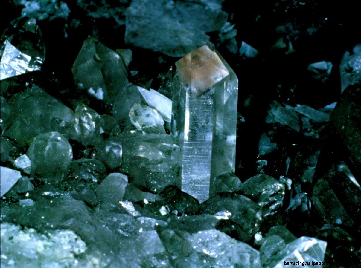 Download Beauty inside the crystal caves – Amazing pics Download Beauty inside the crystal caves – Amazing pics