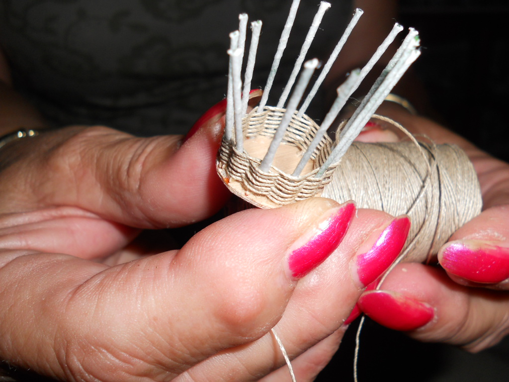 diary of a miniaturist Day 5 of the corners / wicker baskets tutorial.