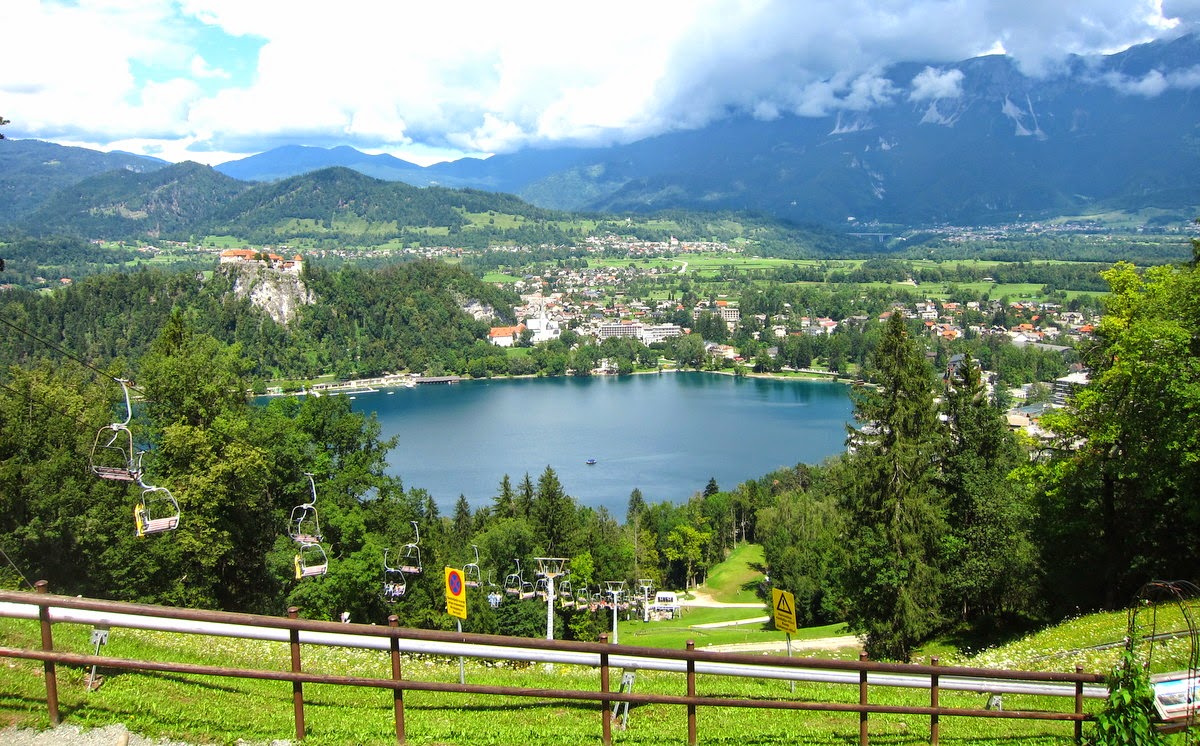 Travelholic Day trip to Lake Bled, Slovenia (did toboggan ride too!)