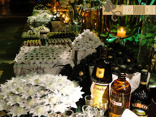 forminhas de doces, caixas forradas, casamento, decoração, branco, preto