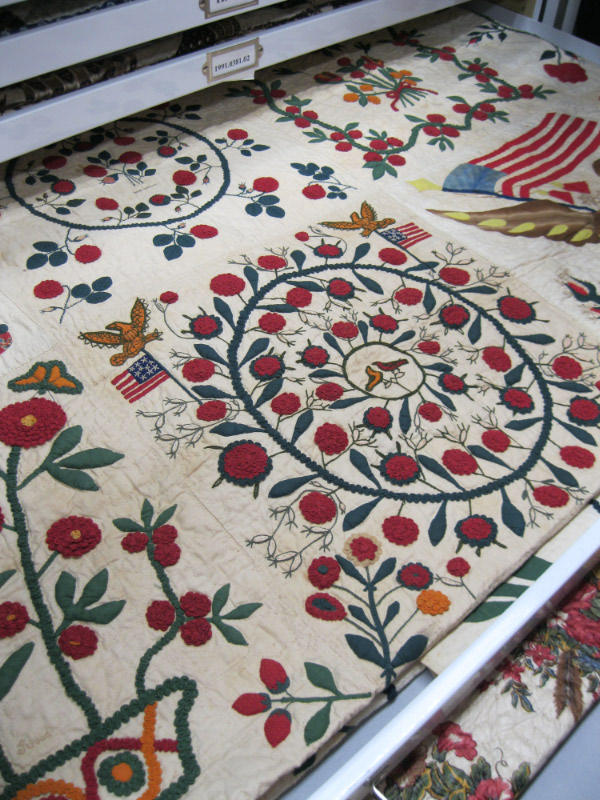 ICandyQuilts Smithsonian quilt tour