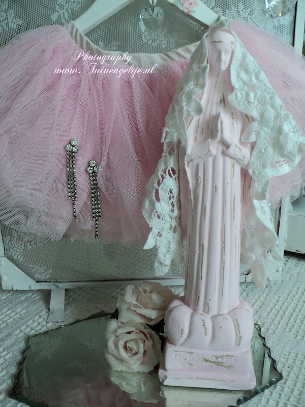 Brocante Simply Chic Living Sweet pink pale statue with lace...!