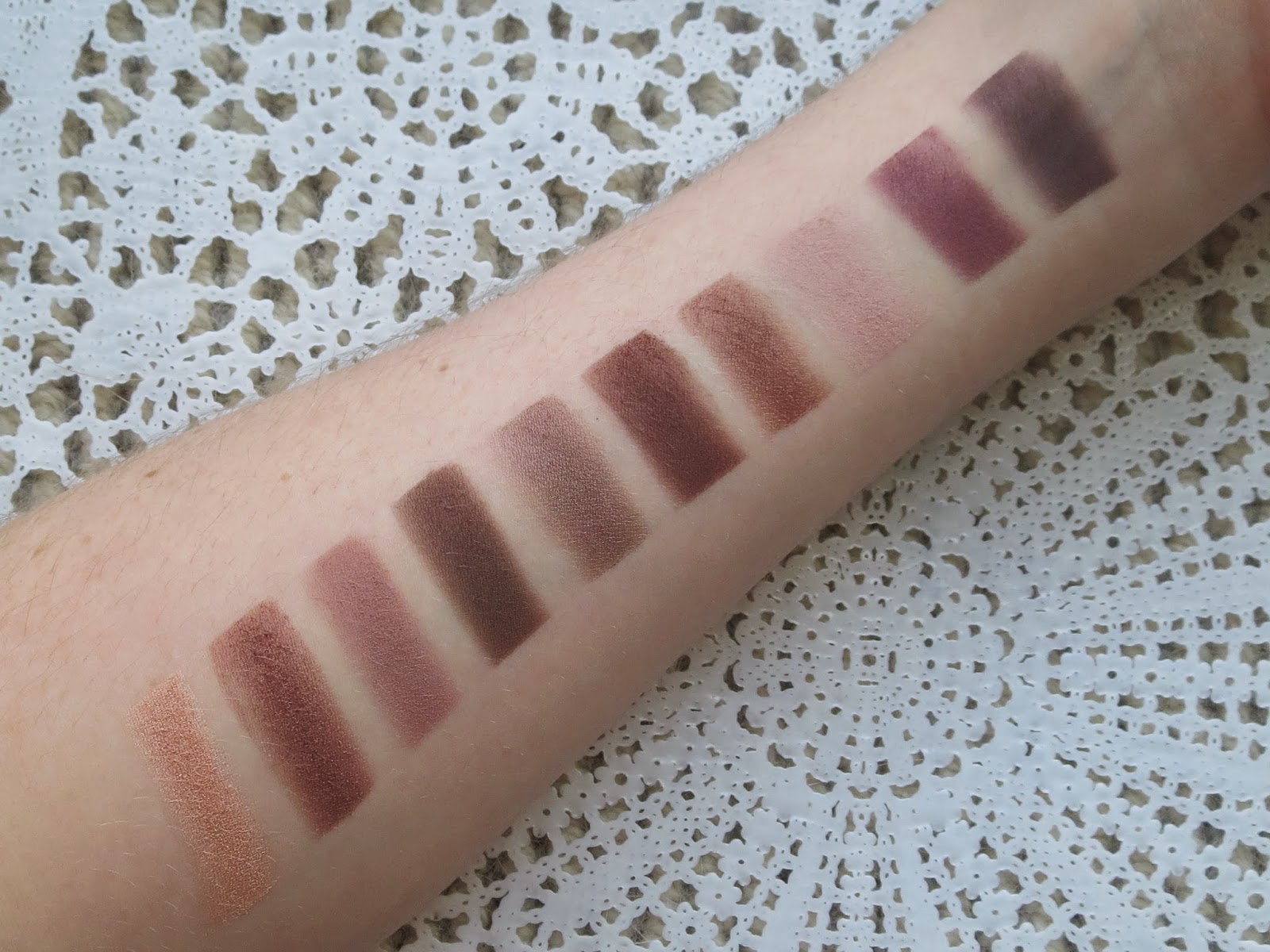 a picture of L'Oreal La Palette Nude 2 (swatch)