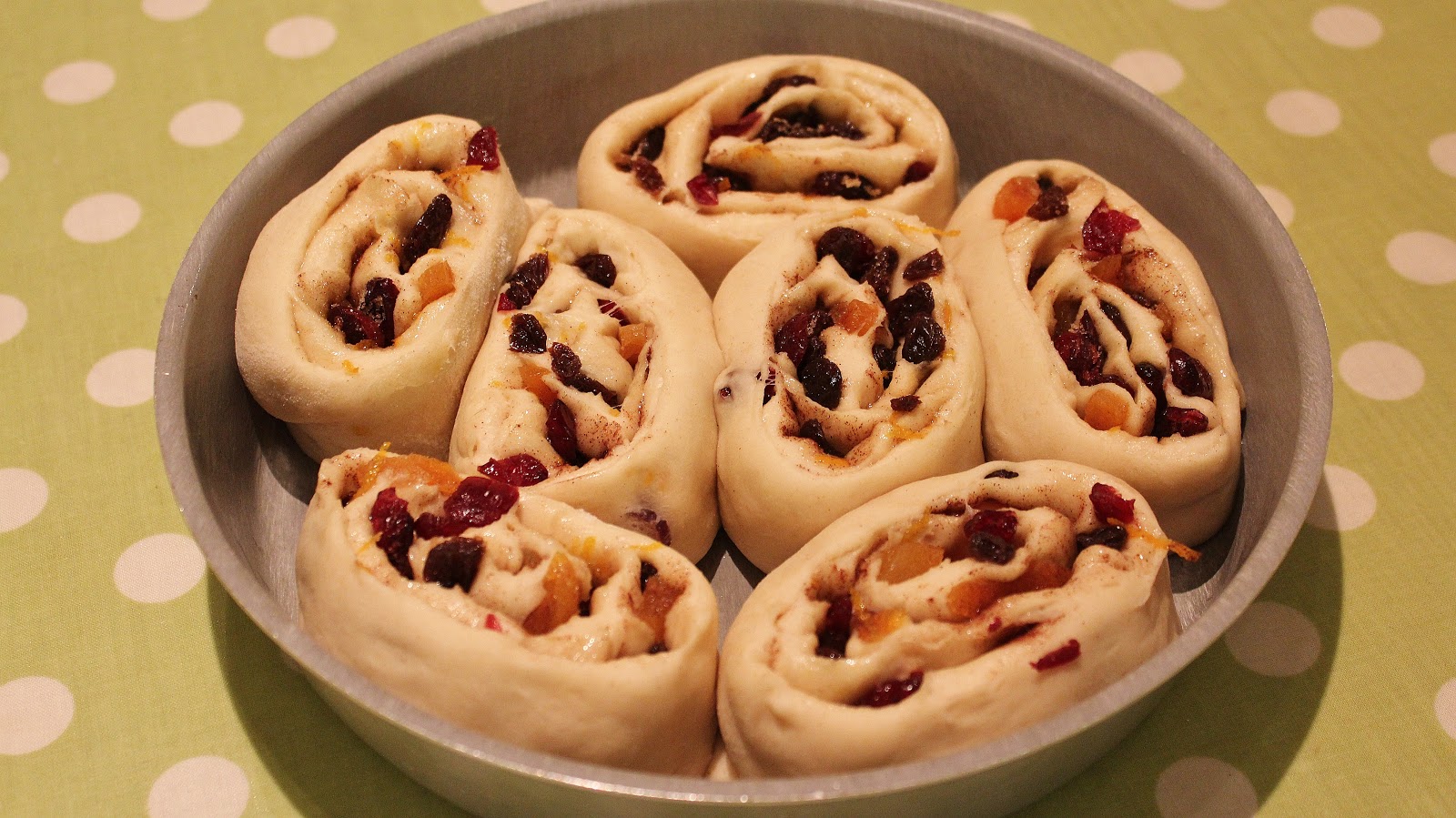 The Dodo Bakes Paul Hollywood's Chelsea Buns