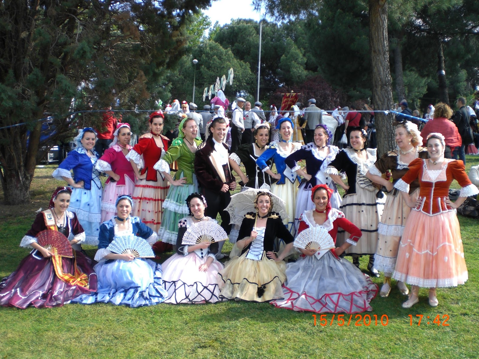 GRUPO FOLCLÓRICO CALDERÓN DE LA BARCA INDUMENTARIA