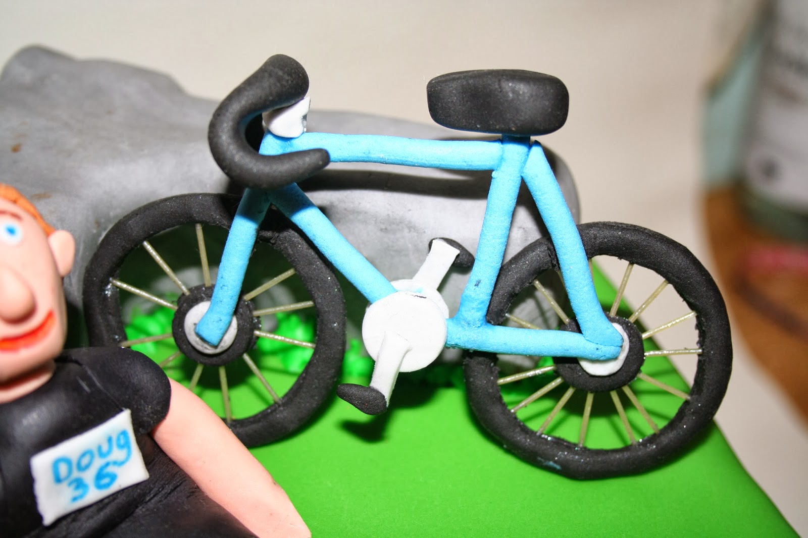 Chintzy Cakes Bike Cake and Cupcakes