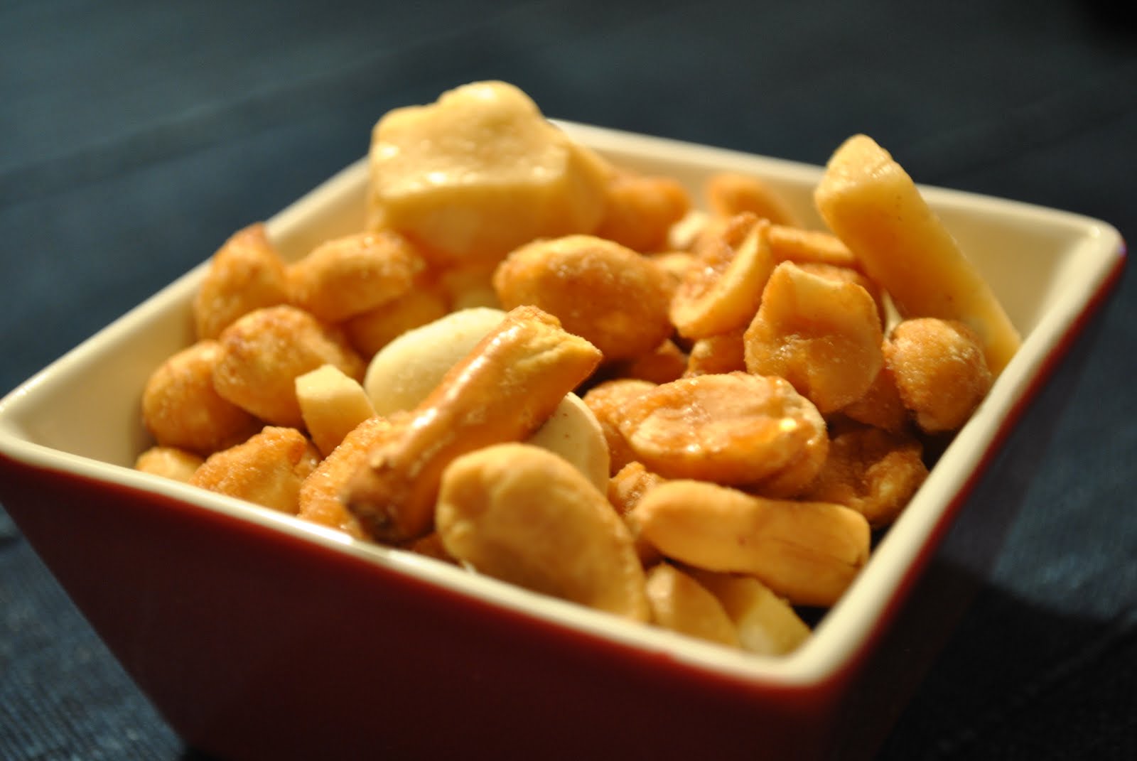 Foodette Reviews Planters Limited Edition Brittle Nut Medley