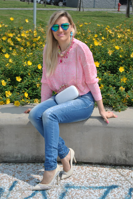 outfit crop top rosa come abbinare il crop top outfit rosa mariafelicia magno fashion blogger colorblock by felym blog di moda italiani milano blogger italiane di moda jeans e tacchi outfit giugno 2015 ragazze bionde blonde hair blonde girls summer outfit how to wear crop top pink outfit  jeans and heels how to wear jeans and heels majique london 