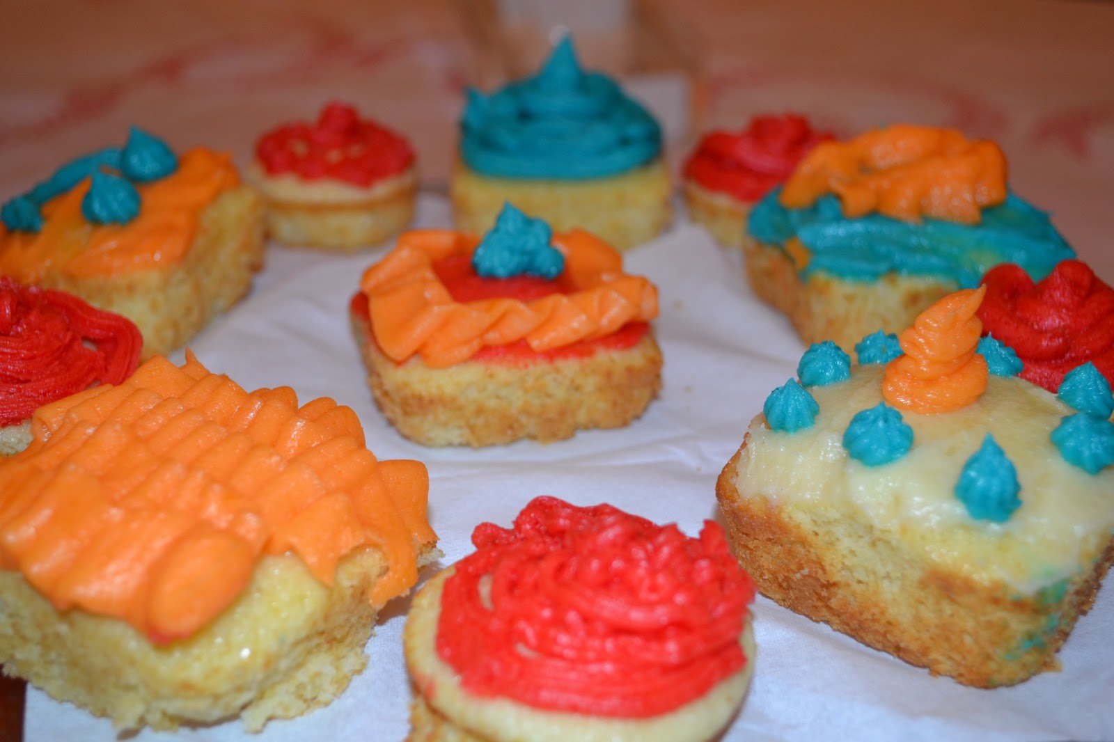 Deezert Colors and Cupcakes