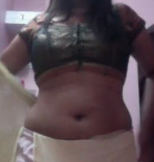 indian girl pallu drop navel show boobs