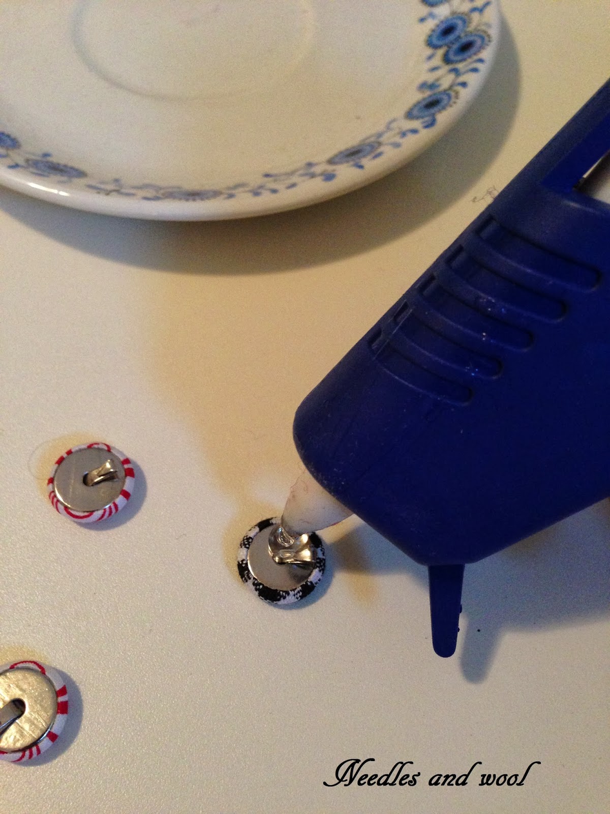 Needles and Wool DIY Push pin frame decor