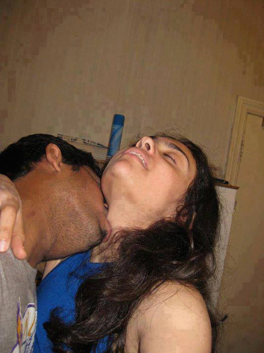 Indian couple kissing fucking