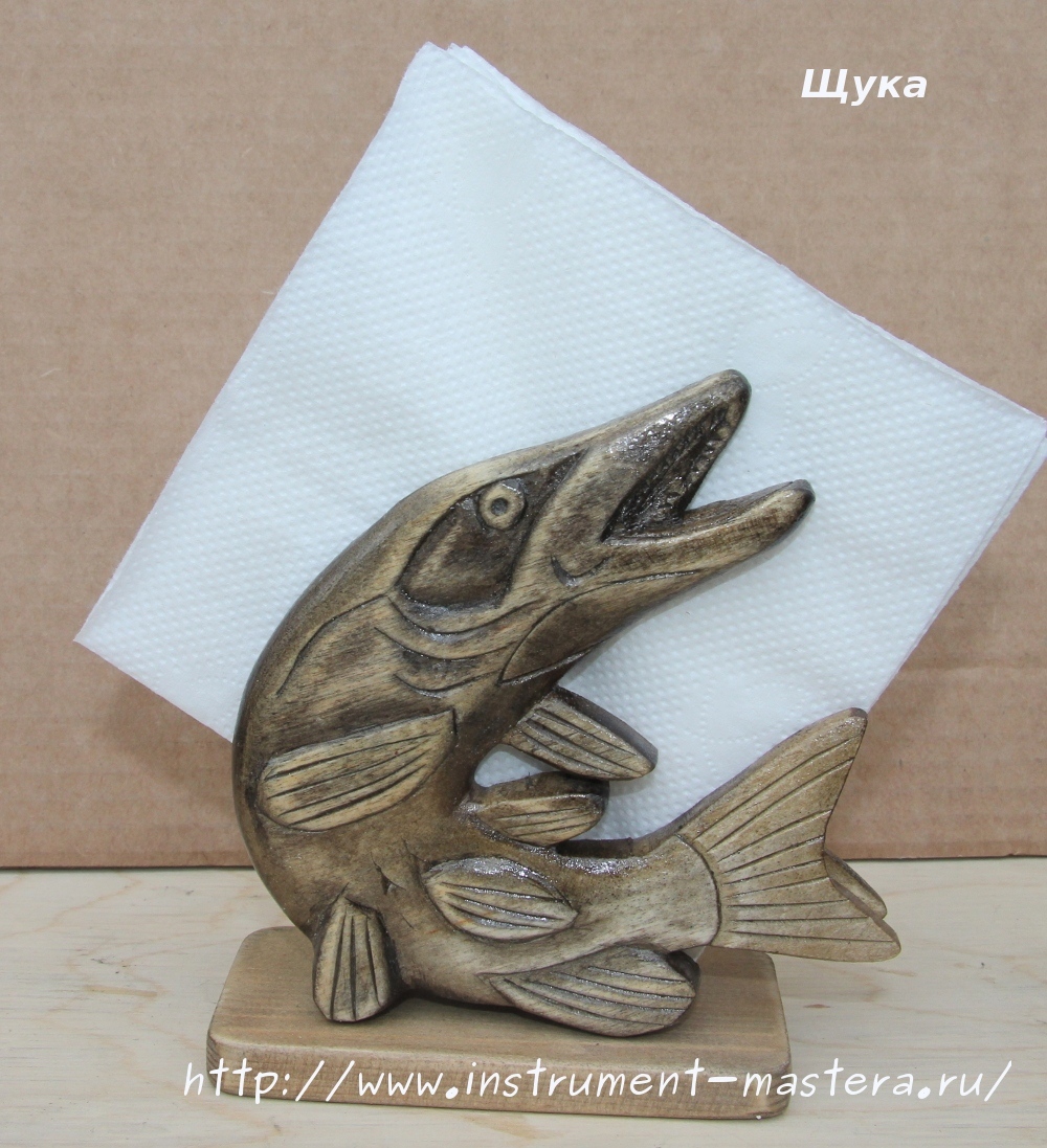 Резная щука из дерева