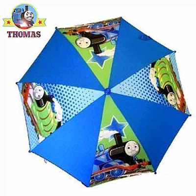 20 inch Thomas rain umbrella just right for 3 to 4 year old to open and close without any difficulty