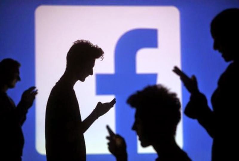 Νέες μελέτες υποδεικνύουν τις ψυχο παγίδες της ενασχόλησης με το Facebook και τα άλλα κοινωνικά δίκτυα