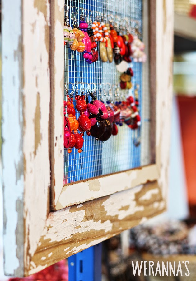 WERANNA'S Shop display for earrings