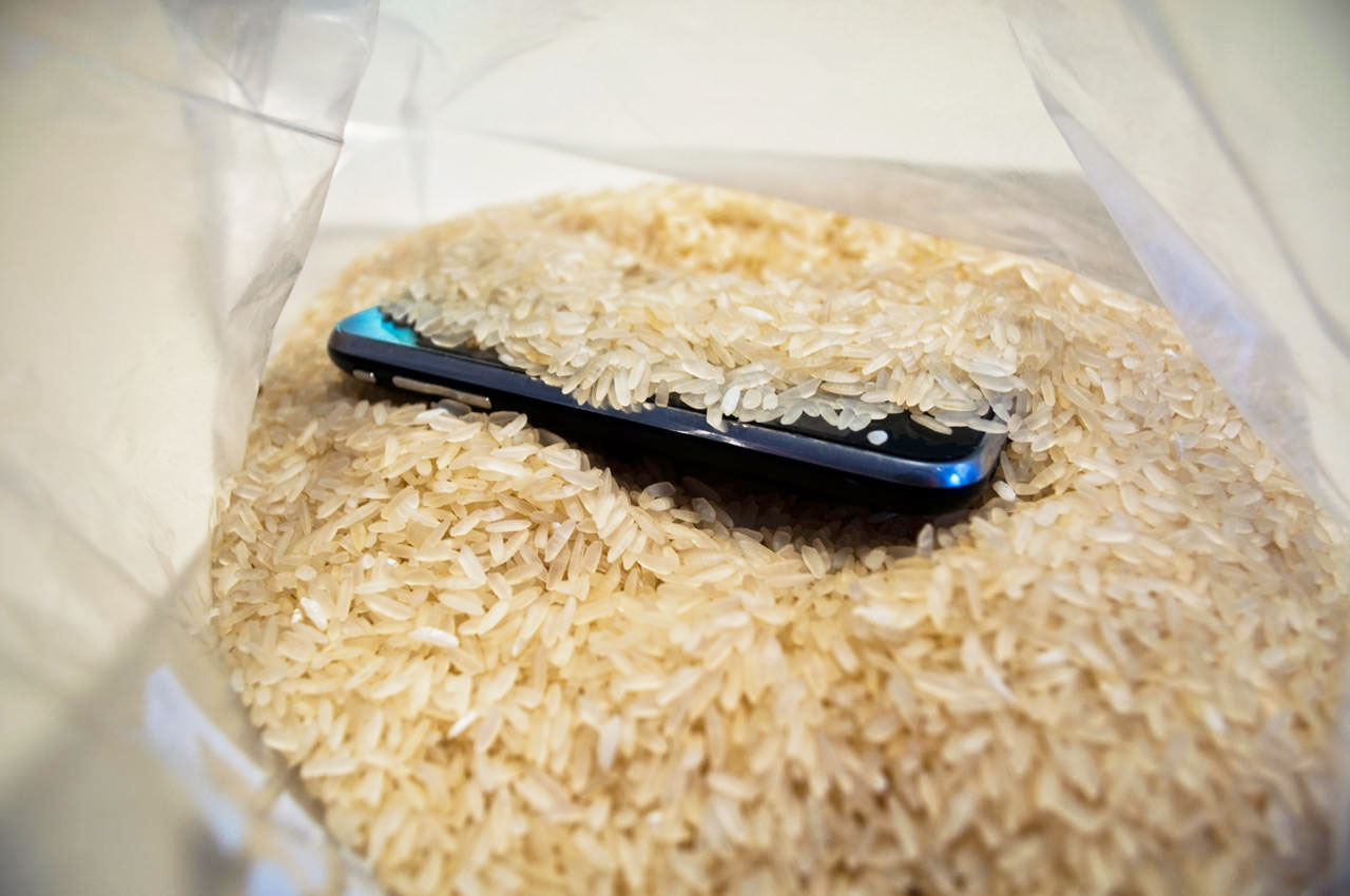 Cheapest way to Dry iPhone for Water Damage Cheapest way to Dry iphone for Water Damage Video