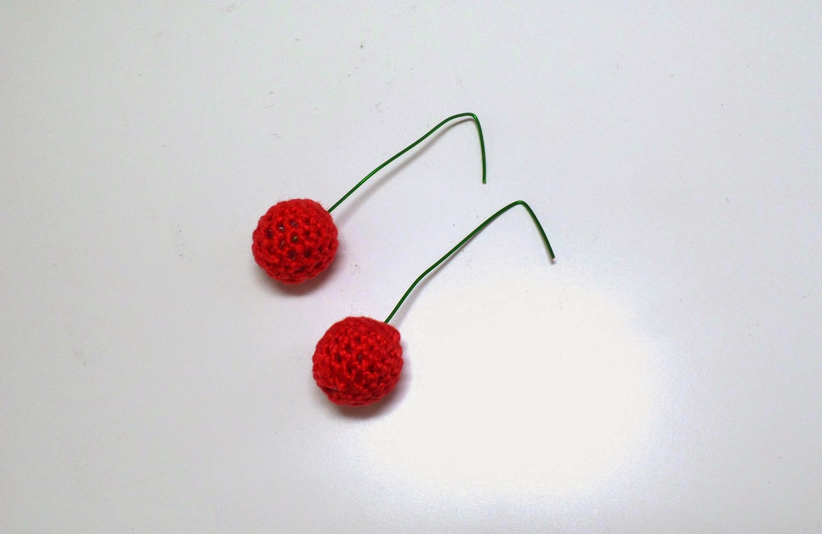 Addicted to Making Cherries, earrings & crochet...