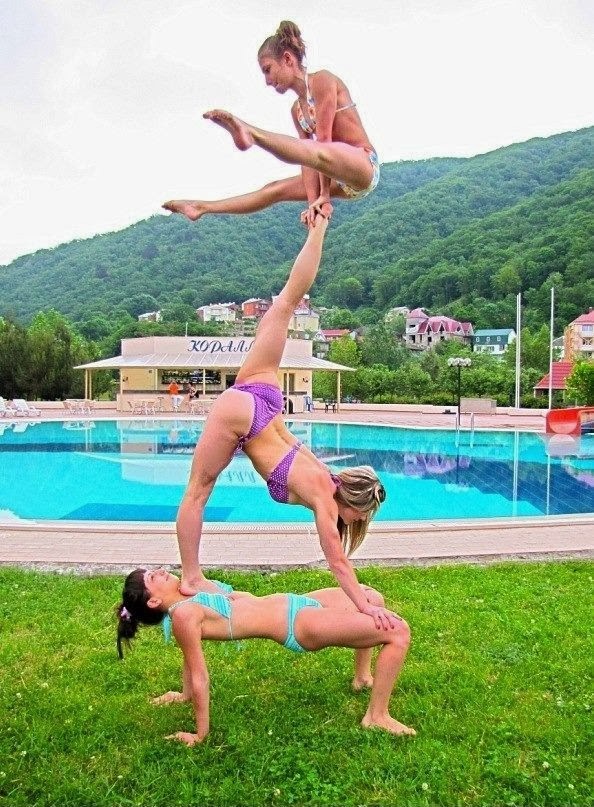 super gym girls with great elasticity and physical balance of body