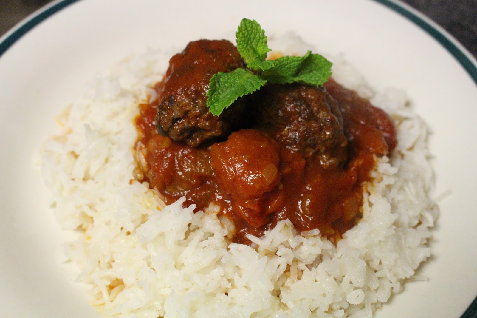 nosaibasfood ) Meat kebabs in tangy tomato sauce