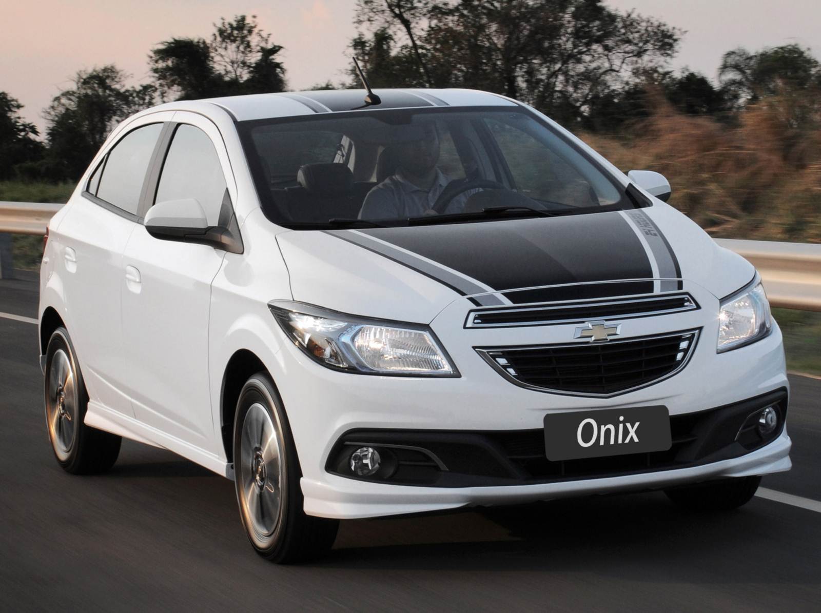 Onix e Prisma são até R 10.000 reais mais baratos na Argentina CAR