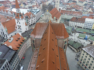 Victualienmarkt y Peterskirche desde las alturas. Victualienmarkt y Peterskirche desde las alturas.