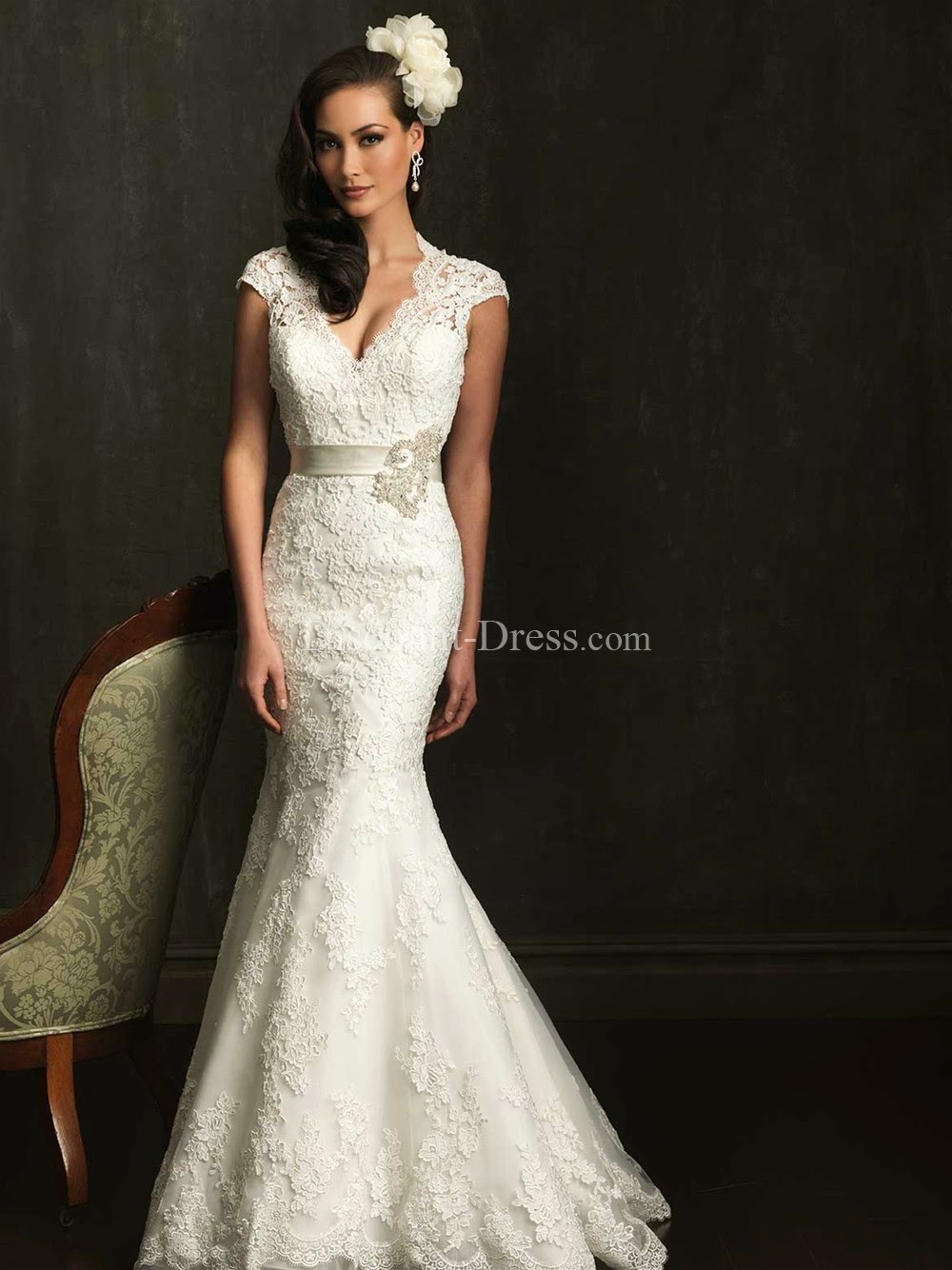  Queen Anne Keyhole Floor Length Lace Sheath/ Column Wedding Dress
