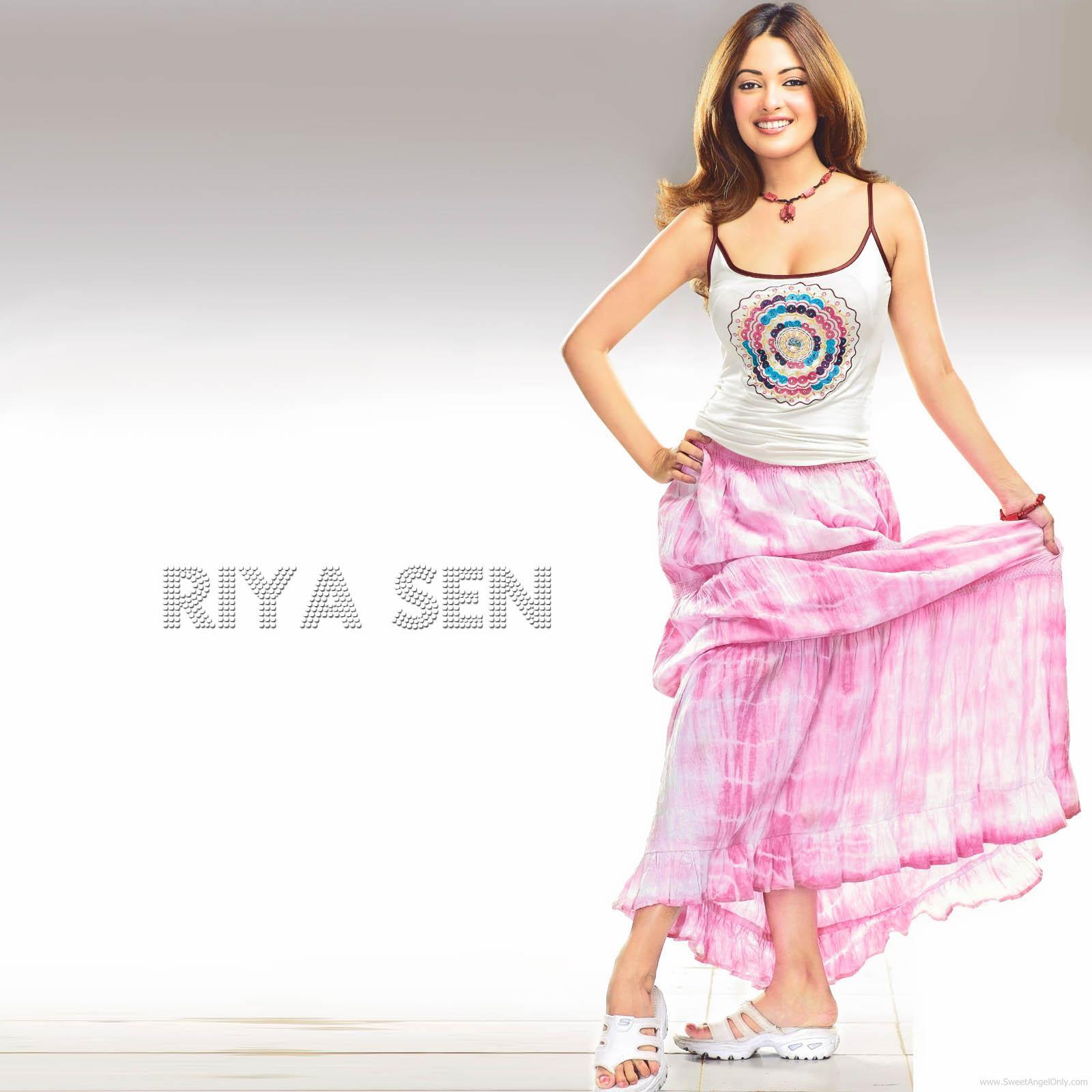 http://3.bp.blogspot.com/-Si0cjGkbnlQ/TsO_uXYMMNI/AAAAAAAAQb8/-HOKNy0-XX0/s1600/riya_sen_wallpaper_in_pink.jpg