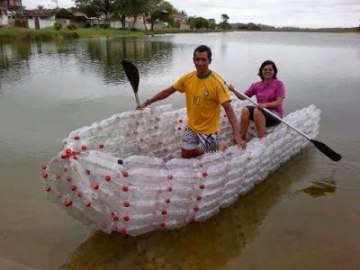 Recreate everything, examples of different uses of plastic bottles in creative uses.. DIY boat