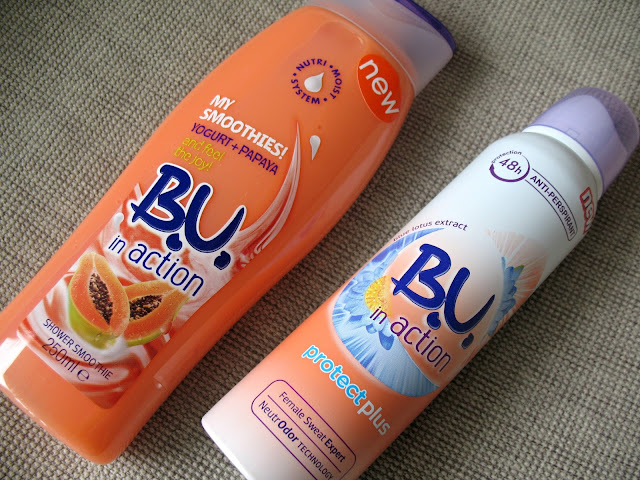 B.U.-in-action-shower-smoothie-youghurt-papaya-gel-dus-antiperspirant-review-beauty-blog_01